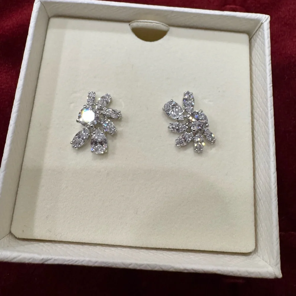 Swarovski  Mesmera stud earrings as seen on Ariana Grande NWT - Picture 2 of 8
